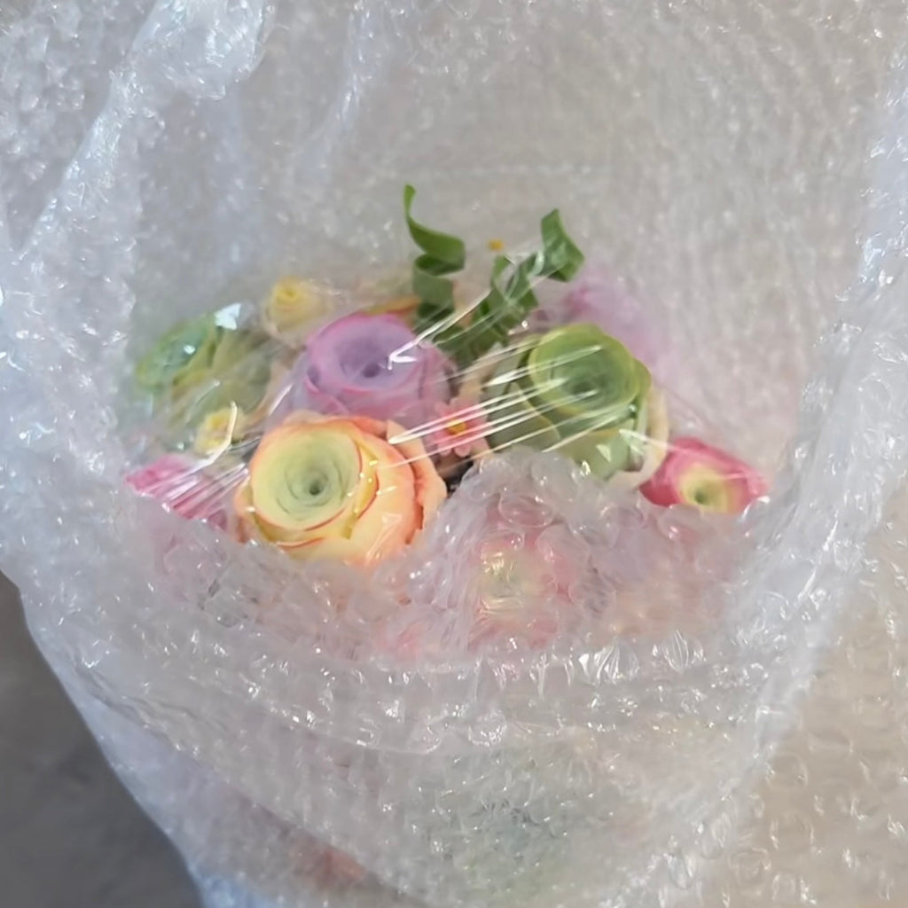 Carnaval de Succulentes Roses | Panier de Succulentes en Argile Fait Main | Composition Colorée de 23 Pièces