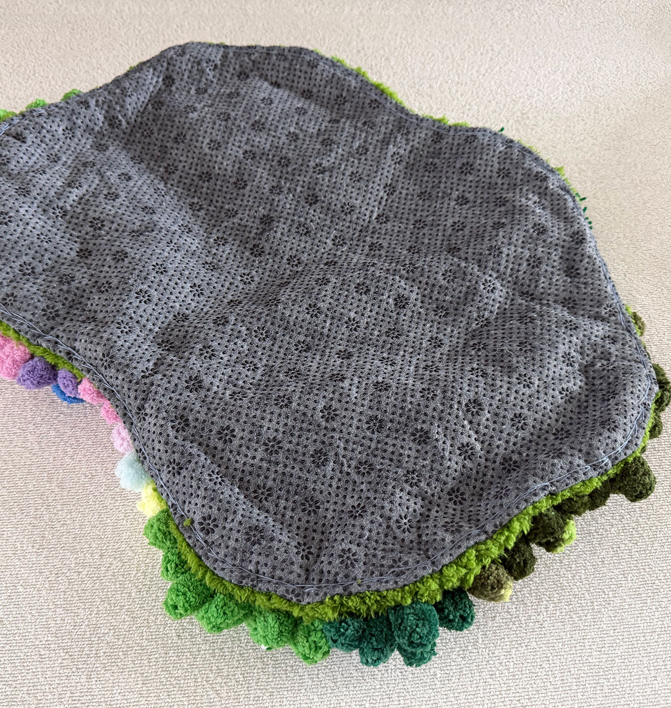 Fern Hollow crochet moss mat — back view, non-slip handmade finish